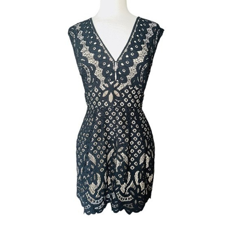 FP1 Free People One Million Lovers Black Lace A-Line Mini Dress Size 4 NWT Wome - Picture 2 of 8